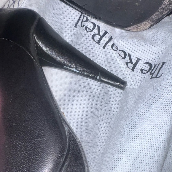 Black leather Prada ankle boots/ pointed-toes.
Sz 11 but fits more like a 10.5 - Picture 8 of 8